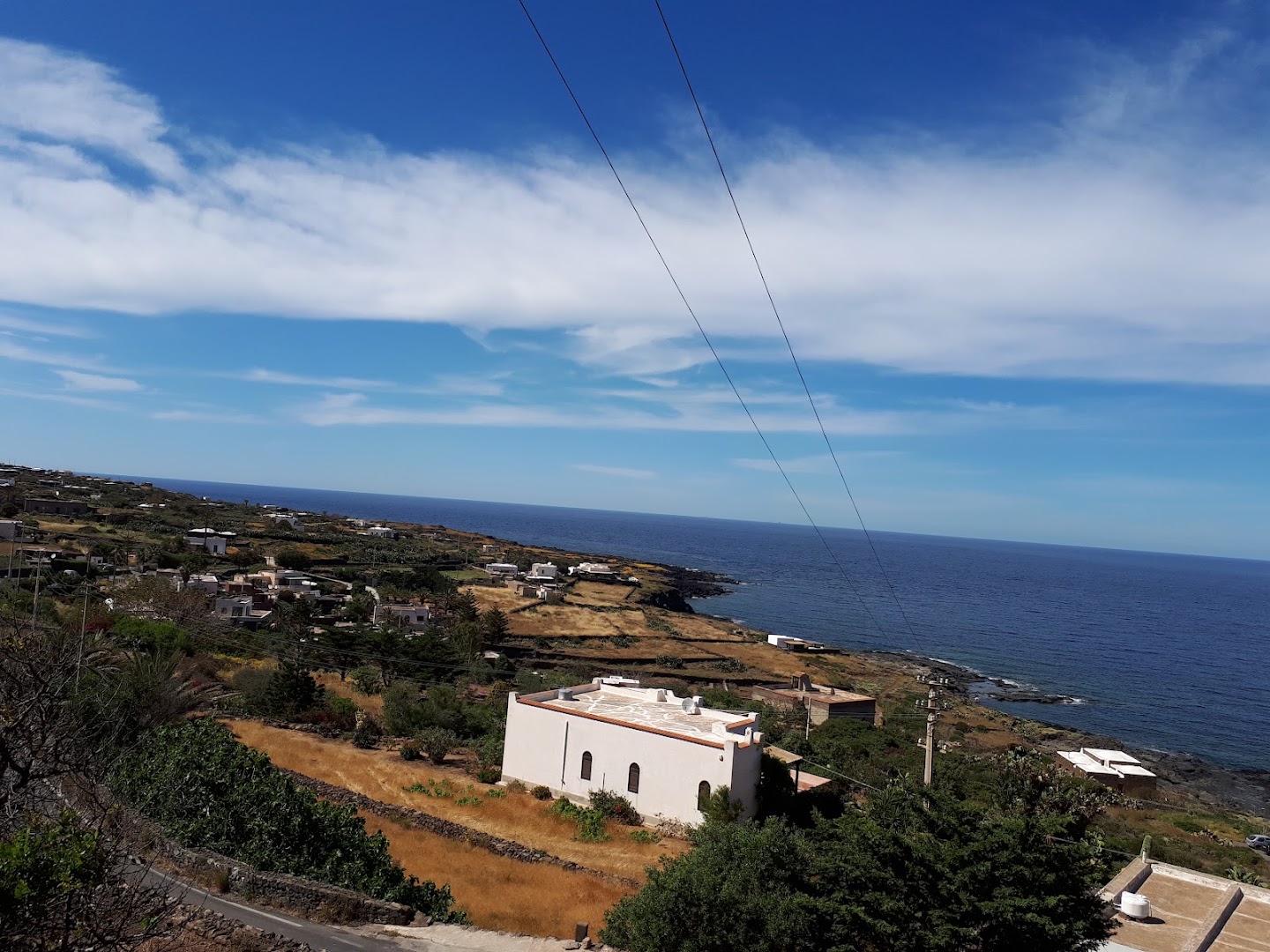 Autonoleggio Consolo Noleggio AUTO scooter Pantelleria - SERVIZIO TAXI Pantelleria - ESCURSIONI- WEDDING bus e MINIBUS