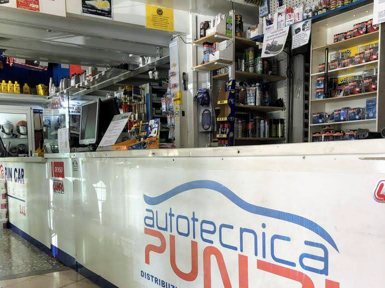 Autotecnica Punzi srl Ricambi Auto - Autocarrozzeria - Sostituzione Parabrezza, Ostuni