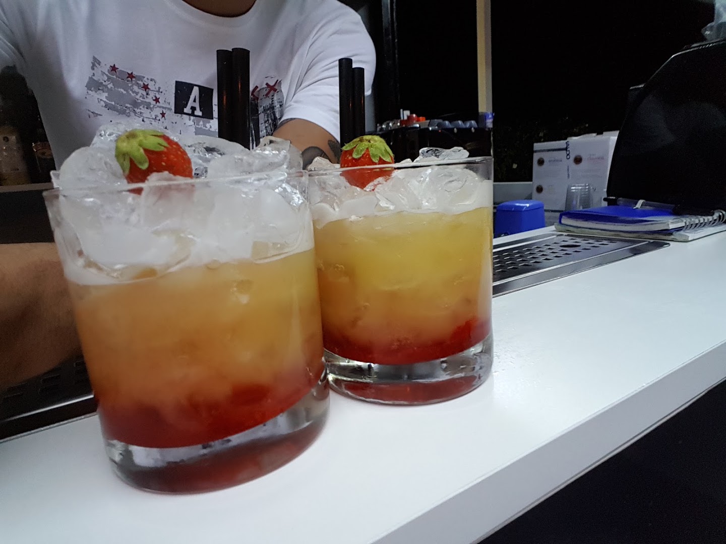 Avallone Lounge - Bar Aperitif, Food & Drink, Bakery & Ice Cream, Events