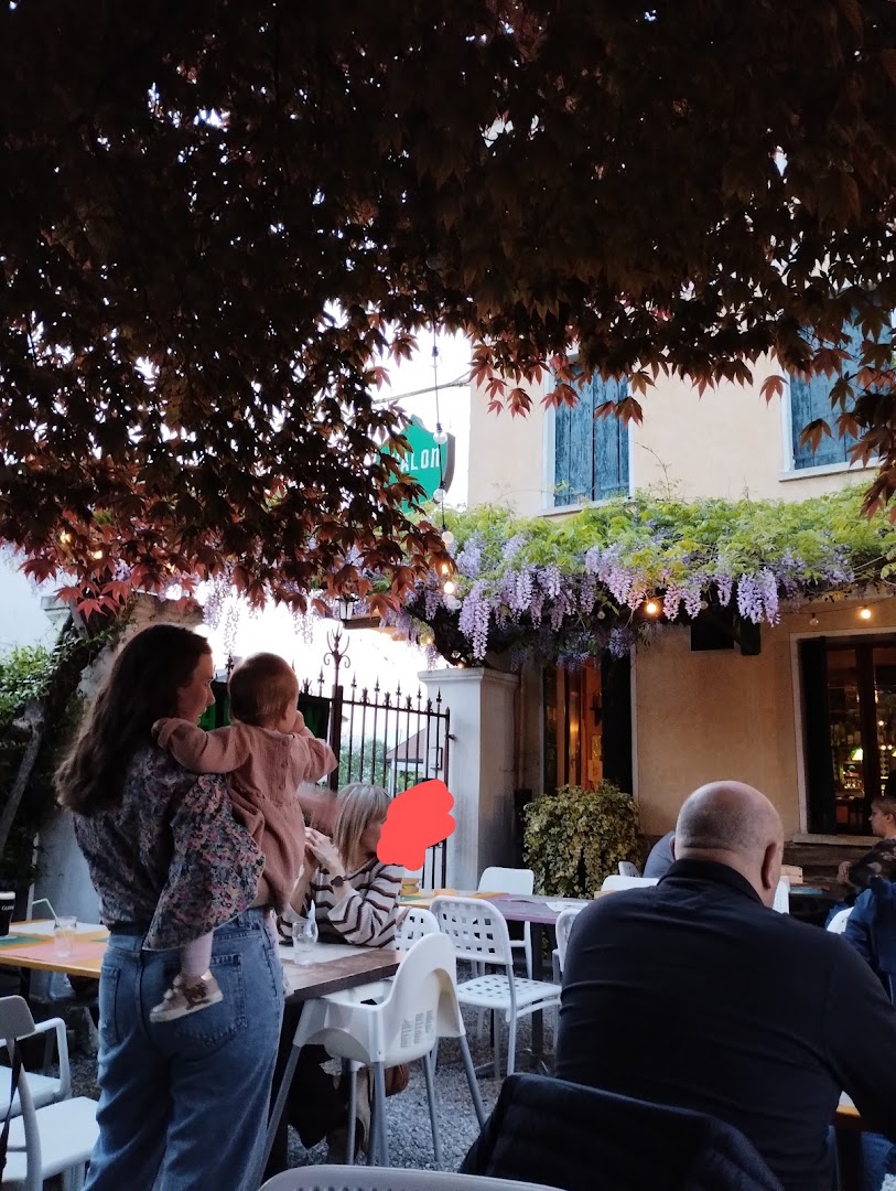 Avalon Pub