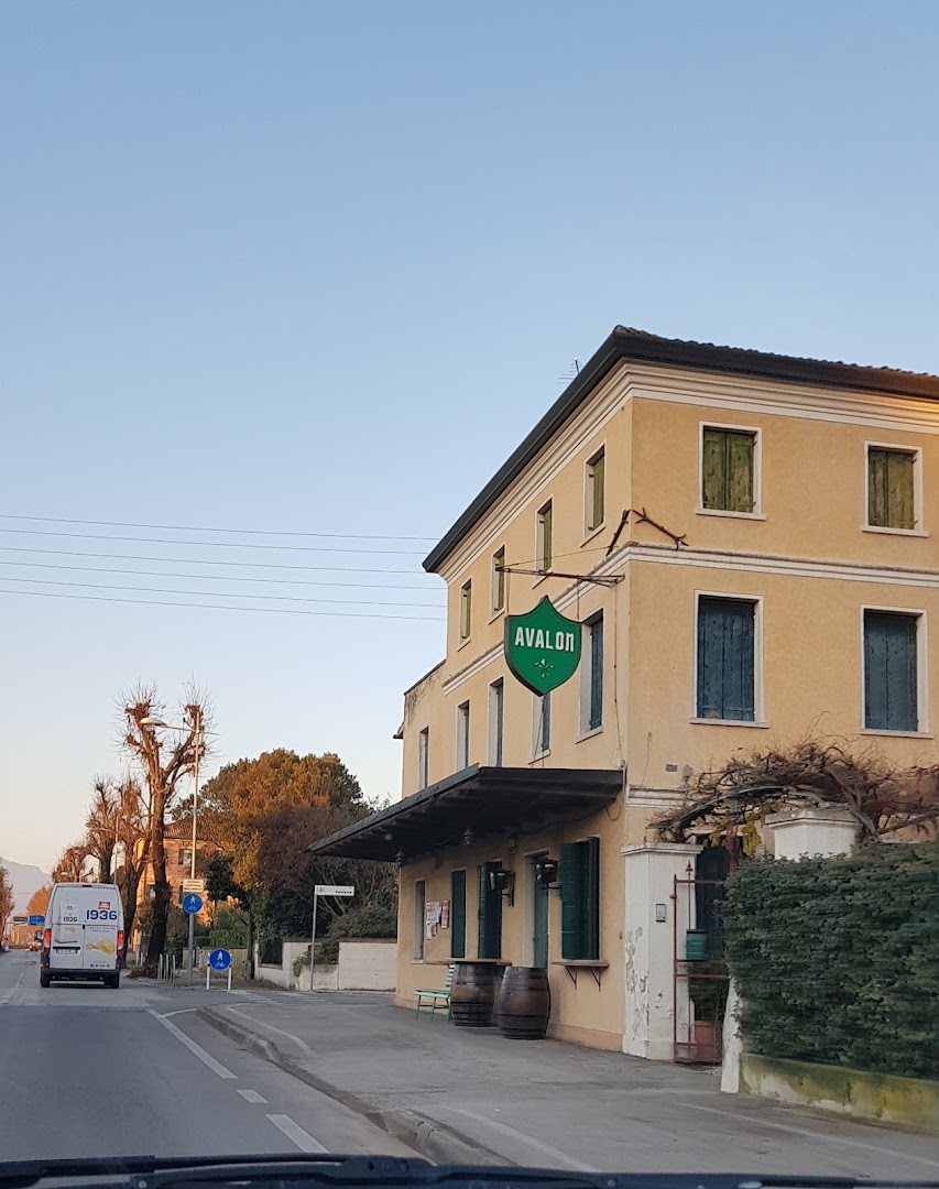 Avalon Pub