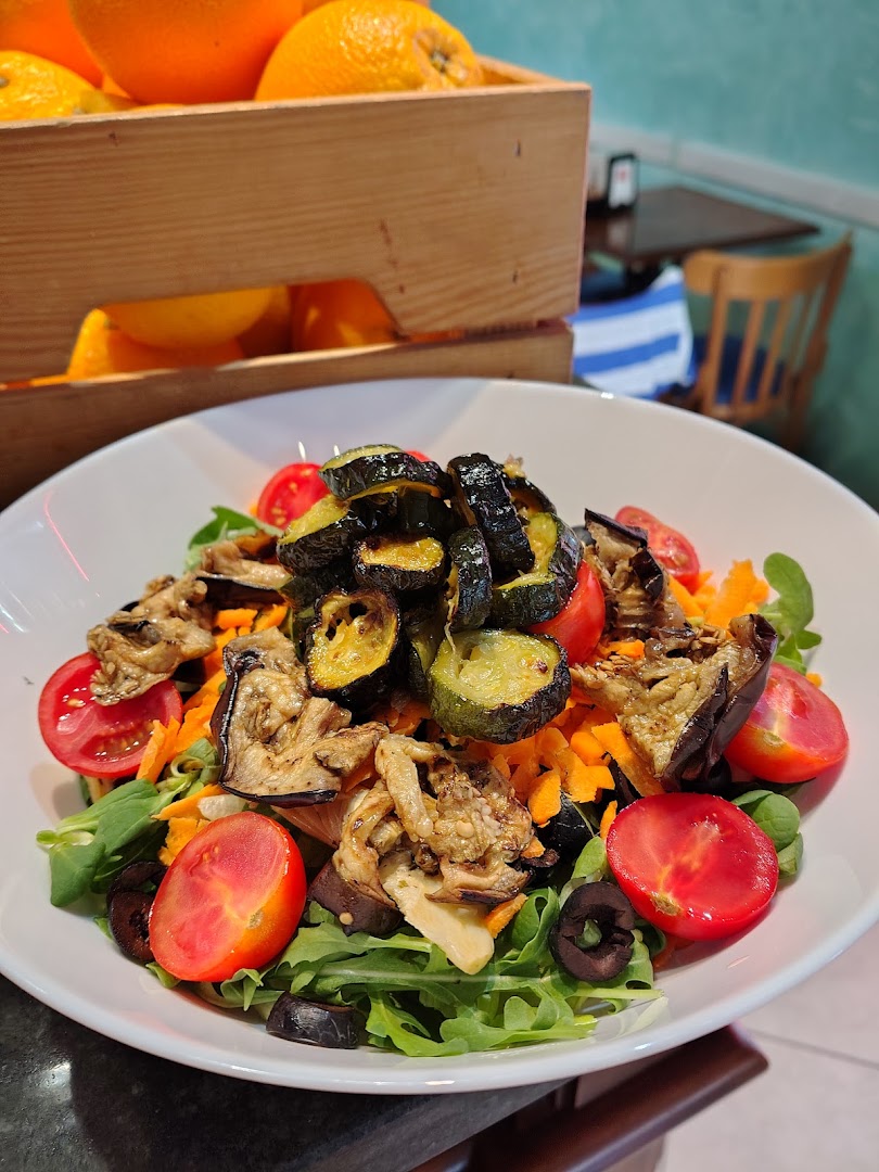 Avenue Cafè Food and Drink