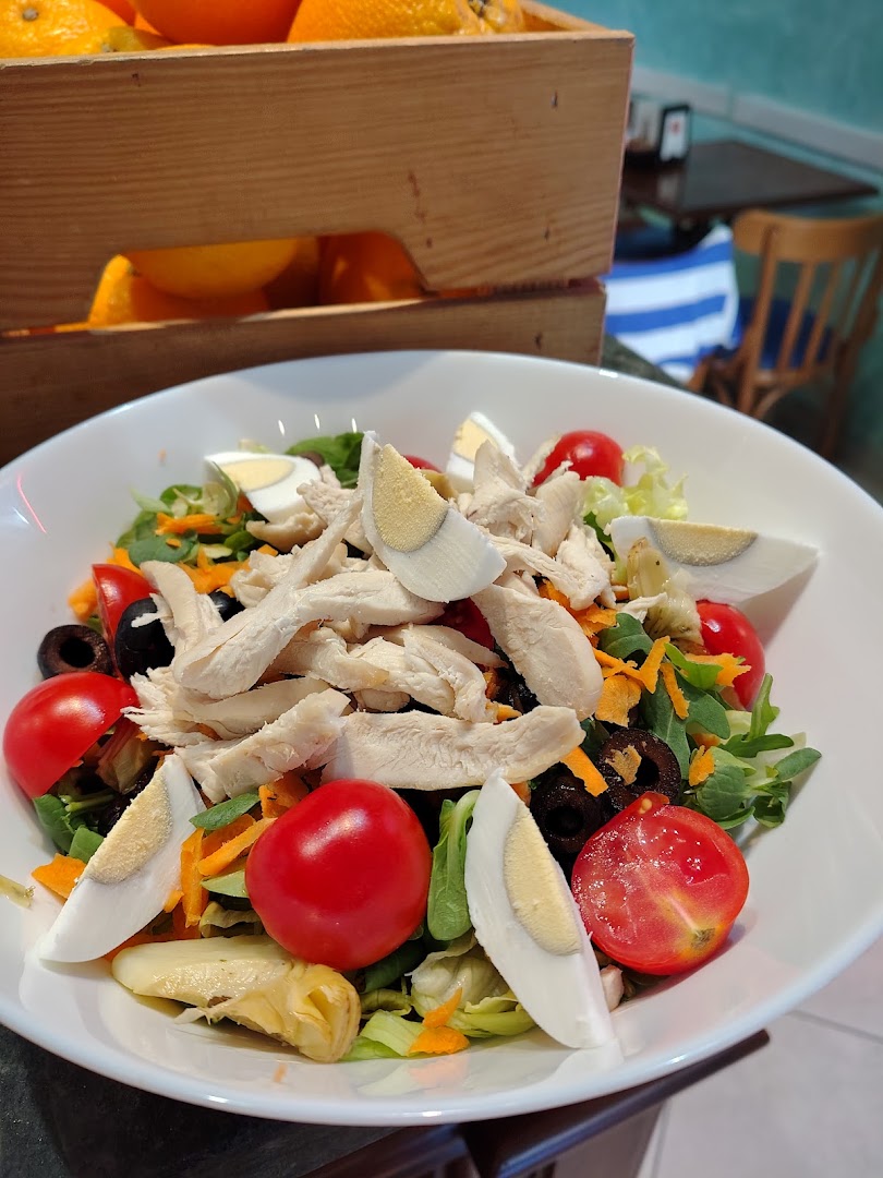 Avenue Cafè Food and Drink