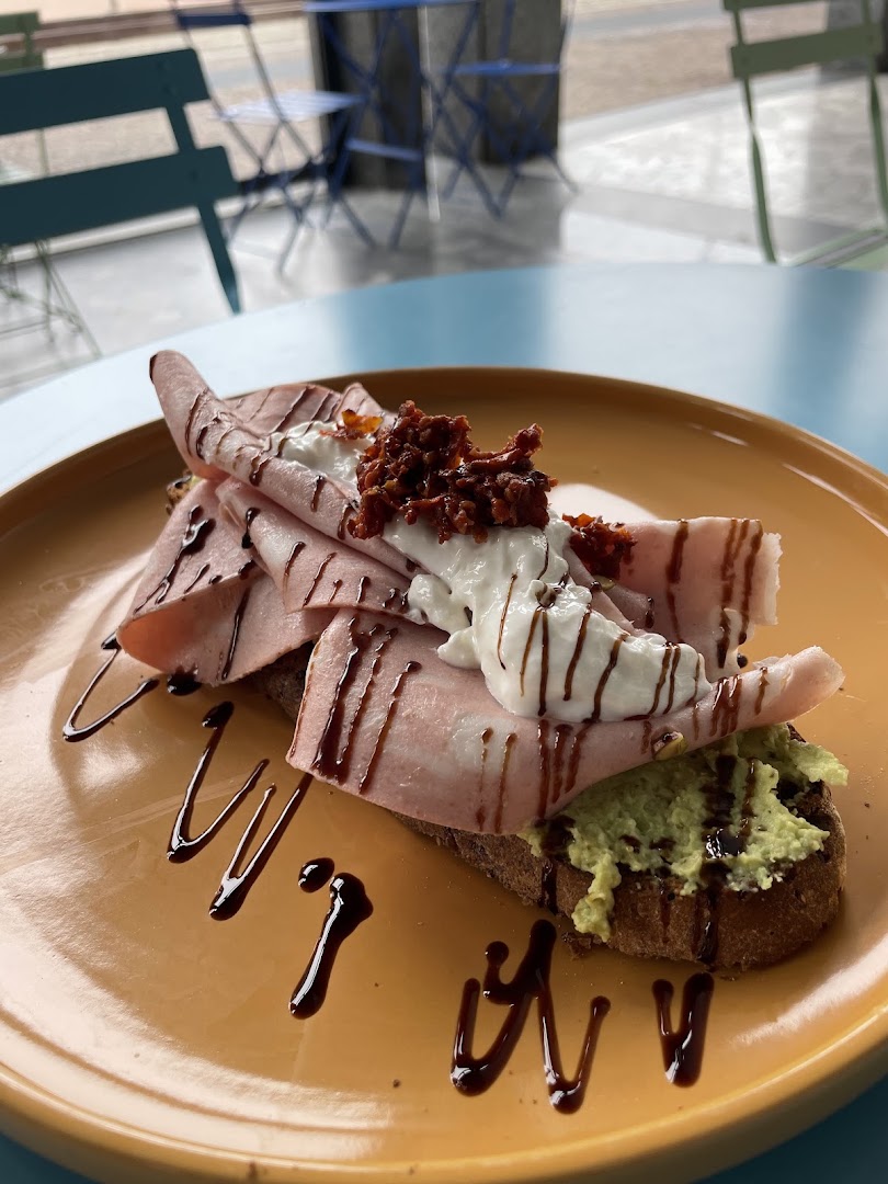 Avo Time bar & kitchen
