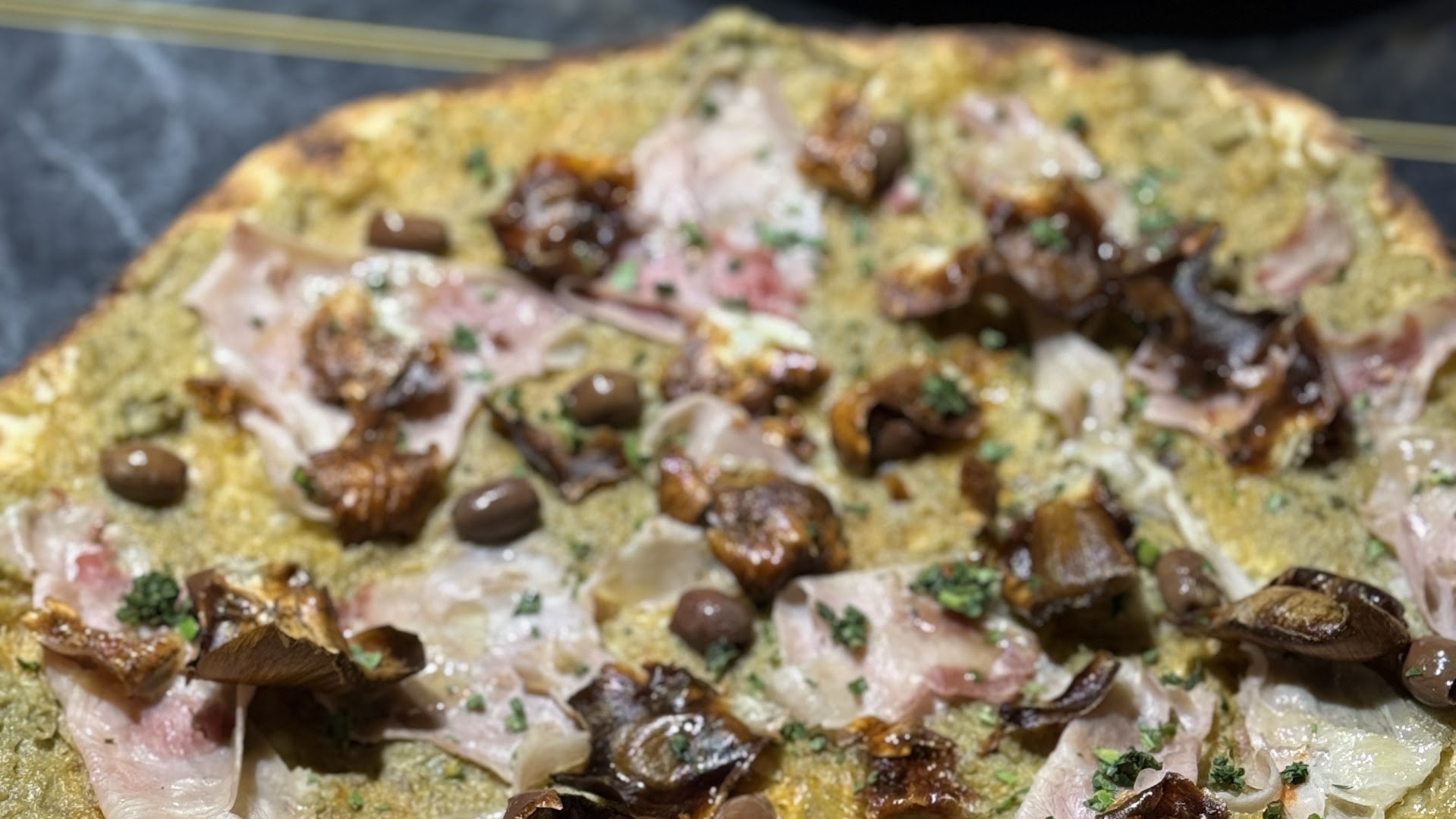 AVOJA NOMENTANA | Pizzeria Romana - Osteria