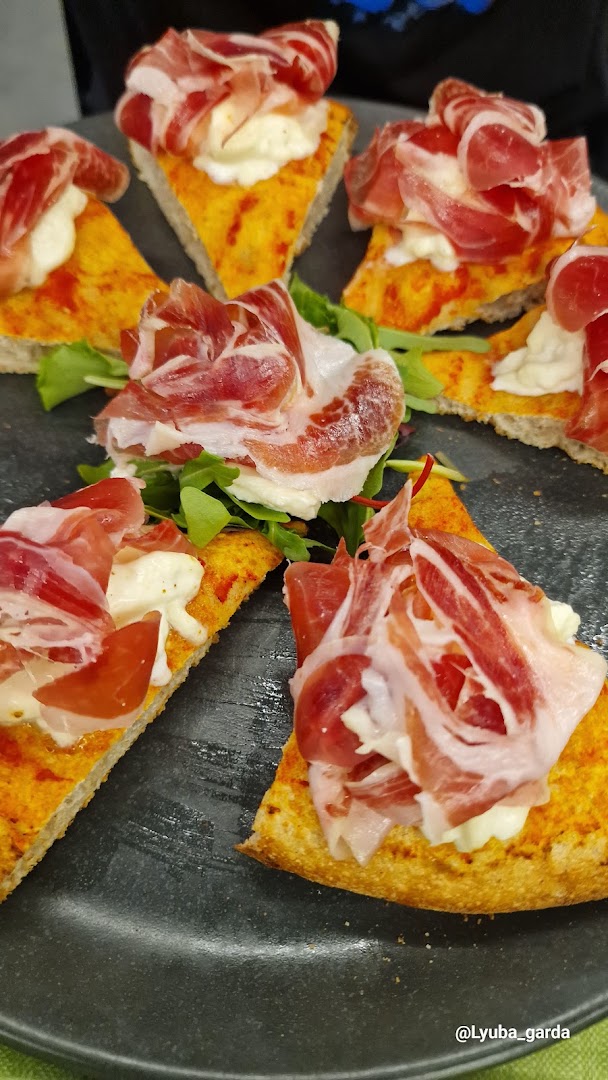 Azzurra Pizza & Restaurant