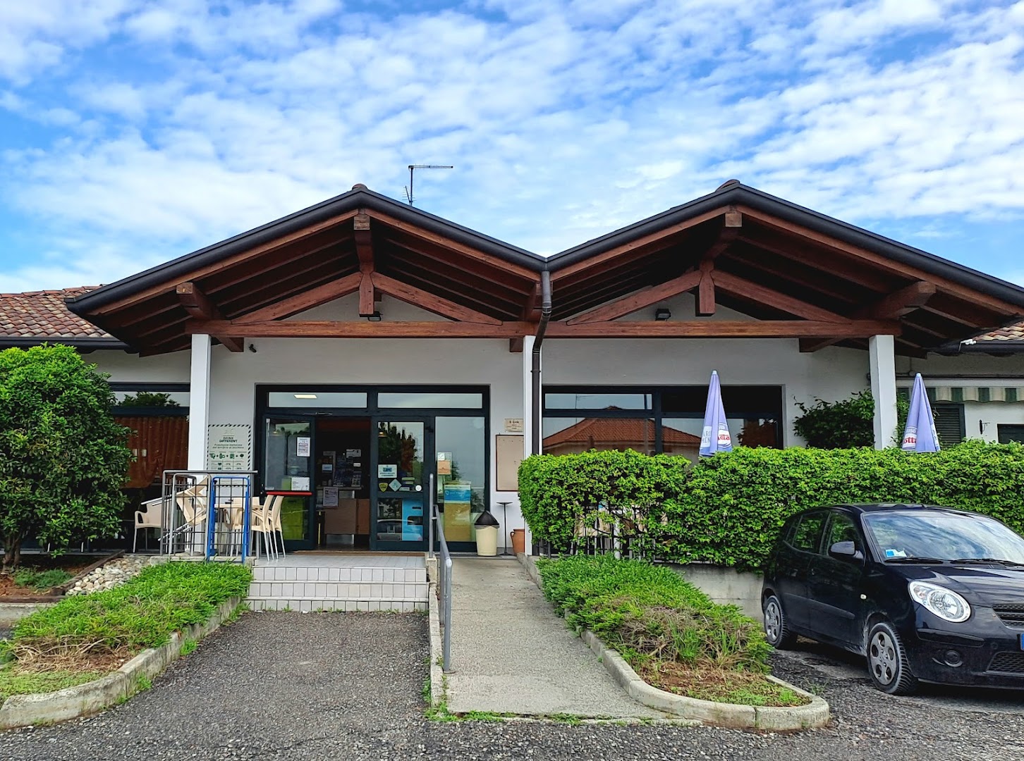 B: Bar