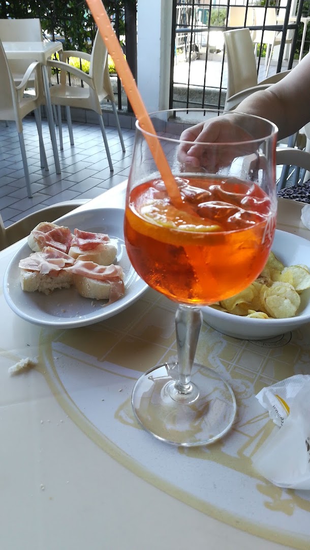 B: Bar