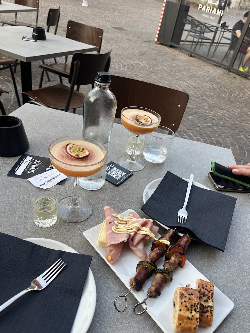 Ballon Lounge and Food