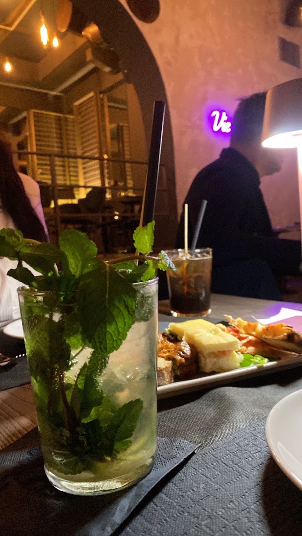 Ballon Lounge and Food