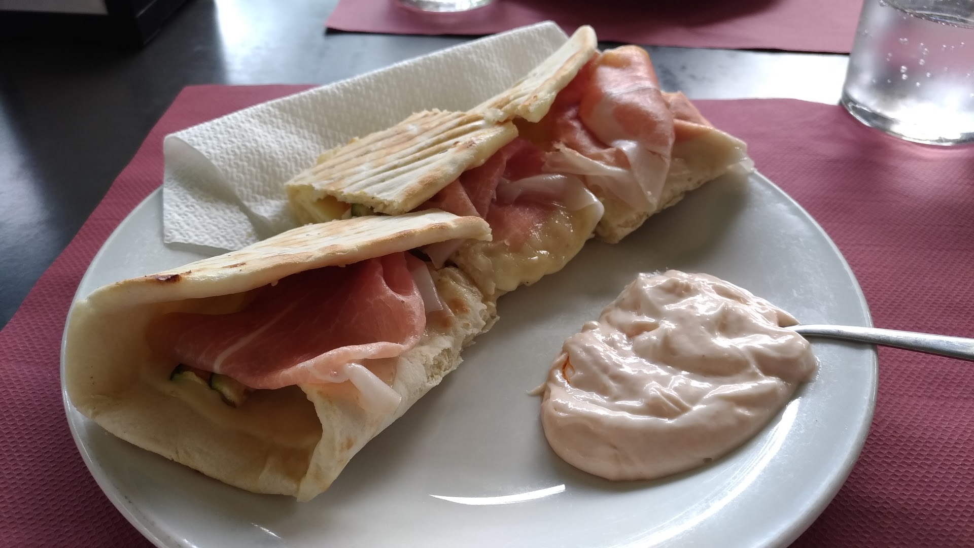 Bar 2000 Snack Café