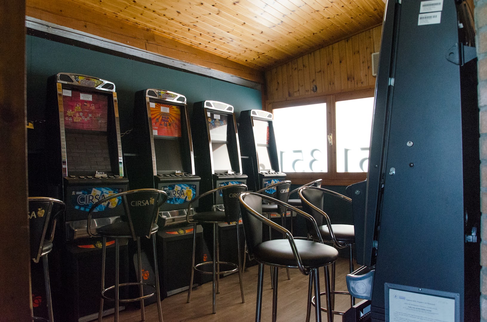 Bar 351