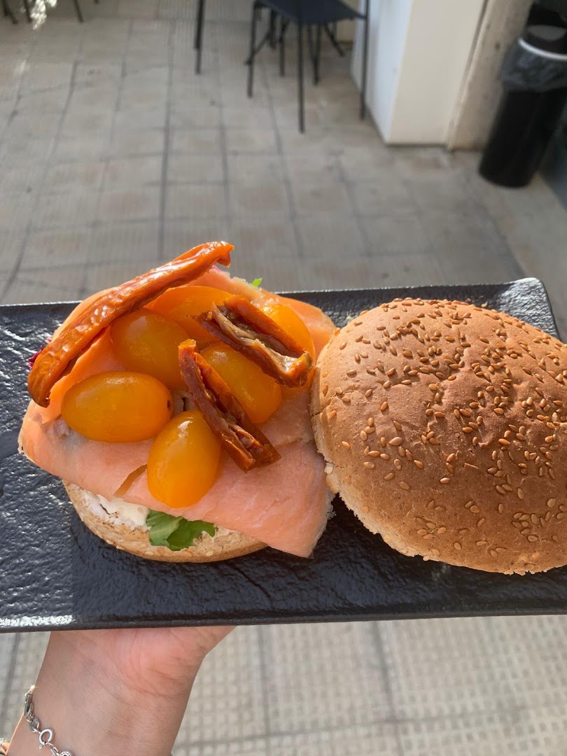 Bar Aura Food and drink