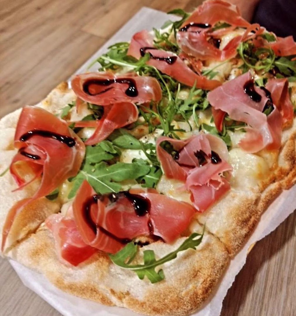 Bar Aura Food and drink