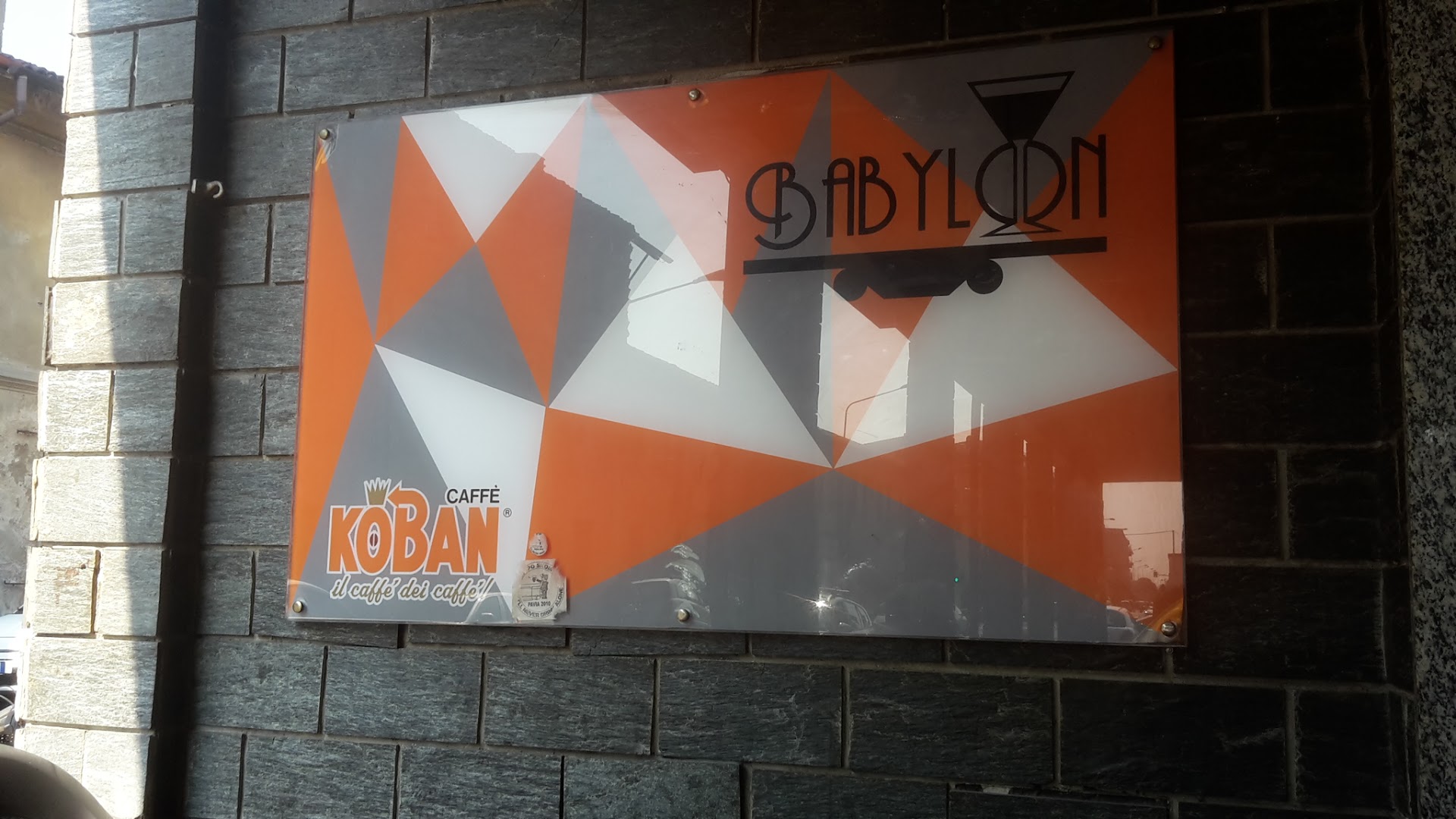 Bar Babylon, Belgioioso