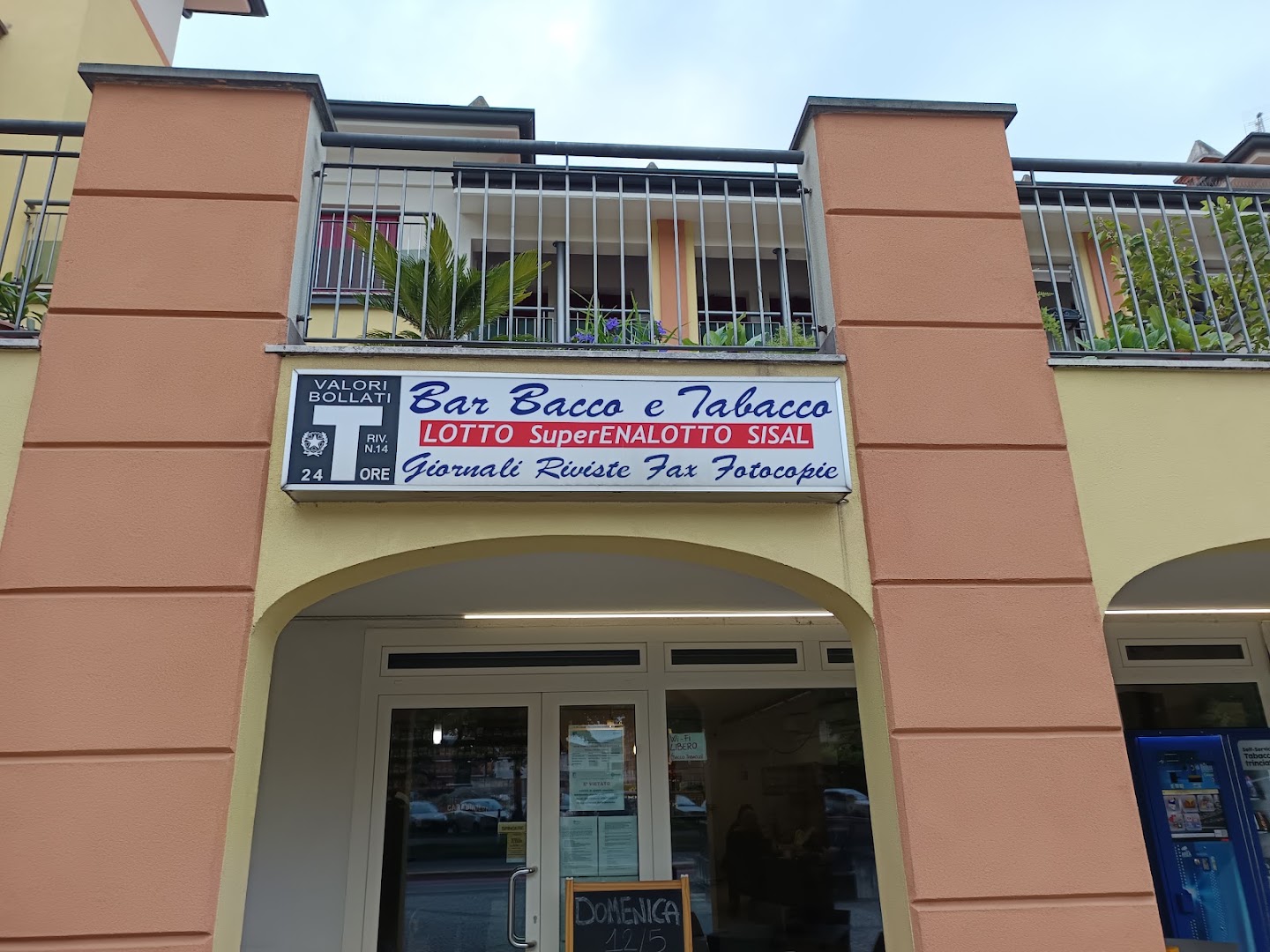Bar Bacco E Tabacco, Chiari