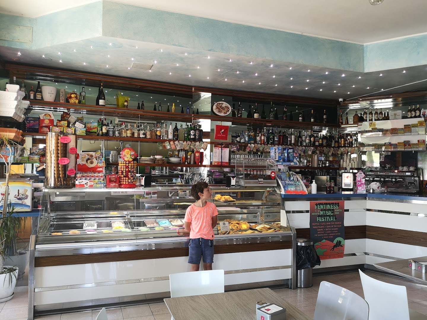 Bar Blue Sky, Cannara