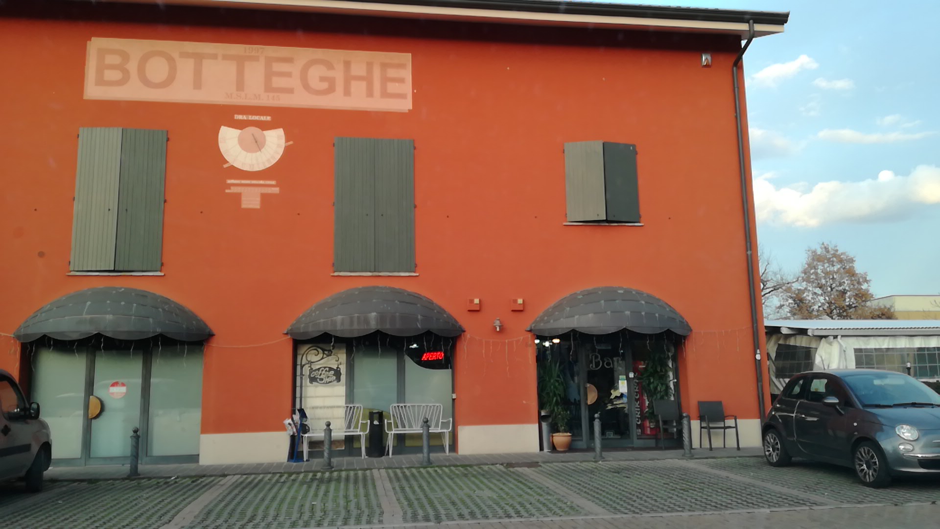 BAR BOTTEGHE DI ZHANG PEILI