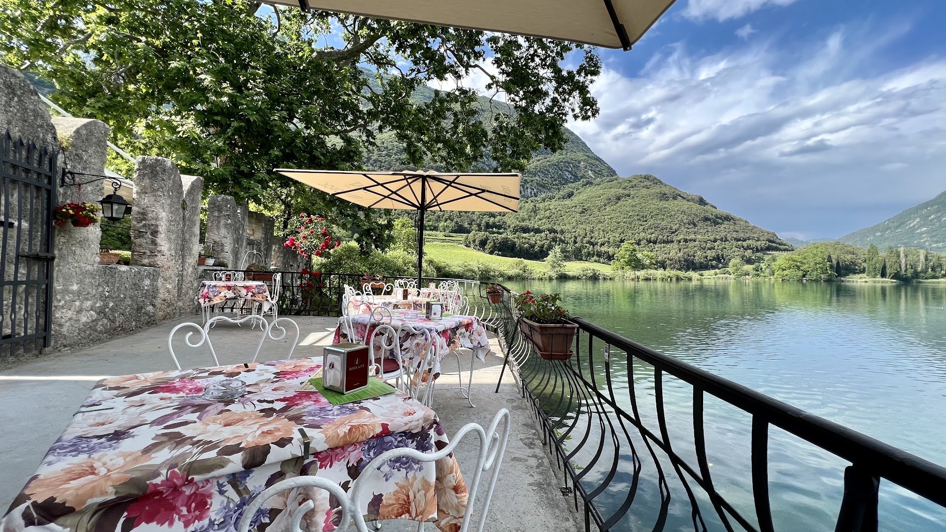 Bar Castel Toblino