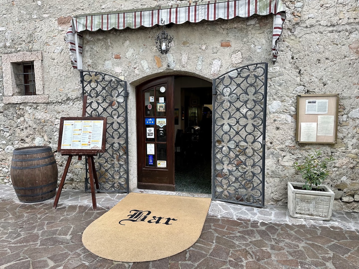 Bar Castel Toblino