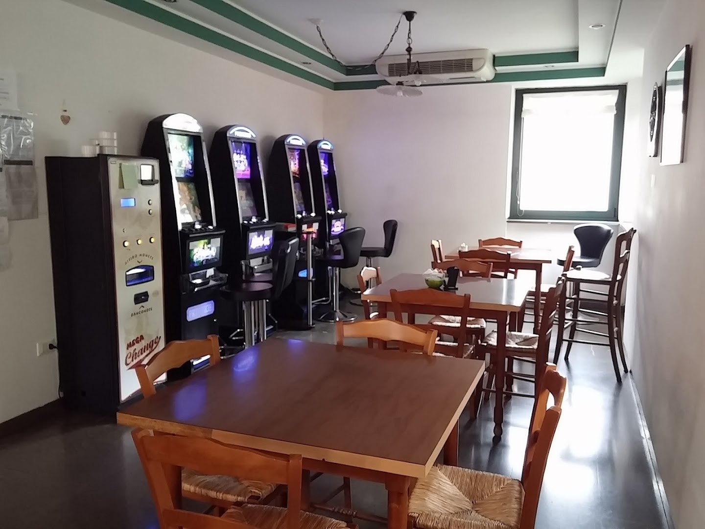 Bar Centrale Con Alloggio Da Jupa