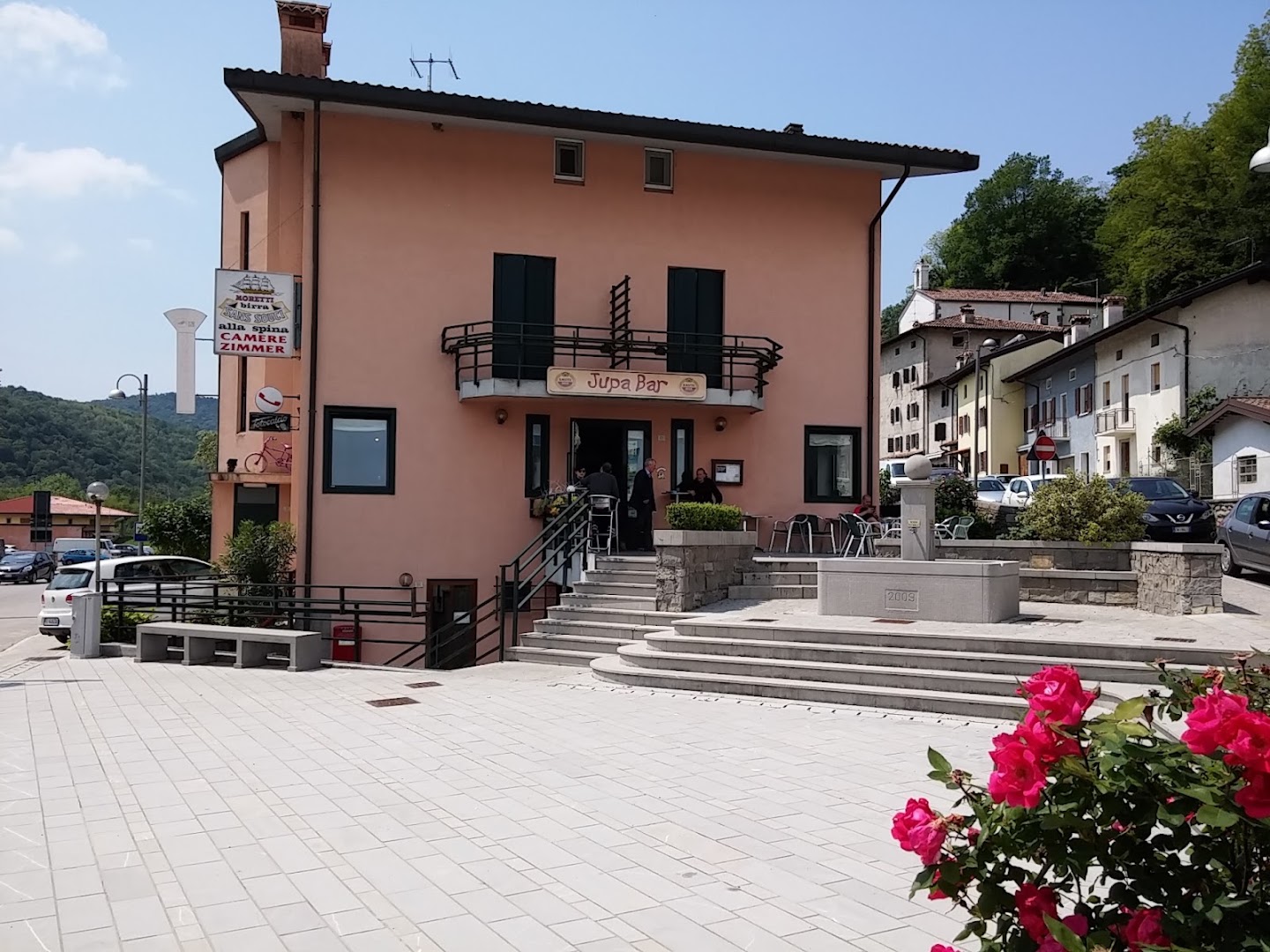 Bar Centrale Con Alloggio Da Jupa