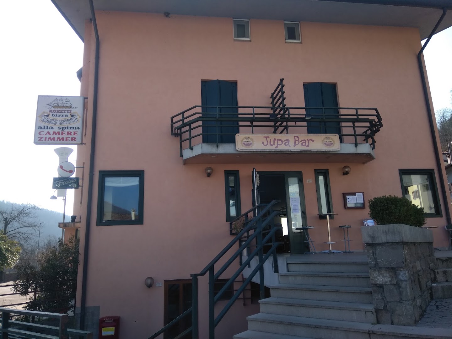 Bar Centrale Con Alloggio Da Jupa