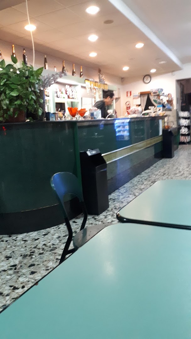 Bar Cinzia - di Ji Guiyang