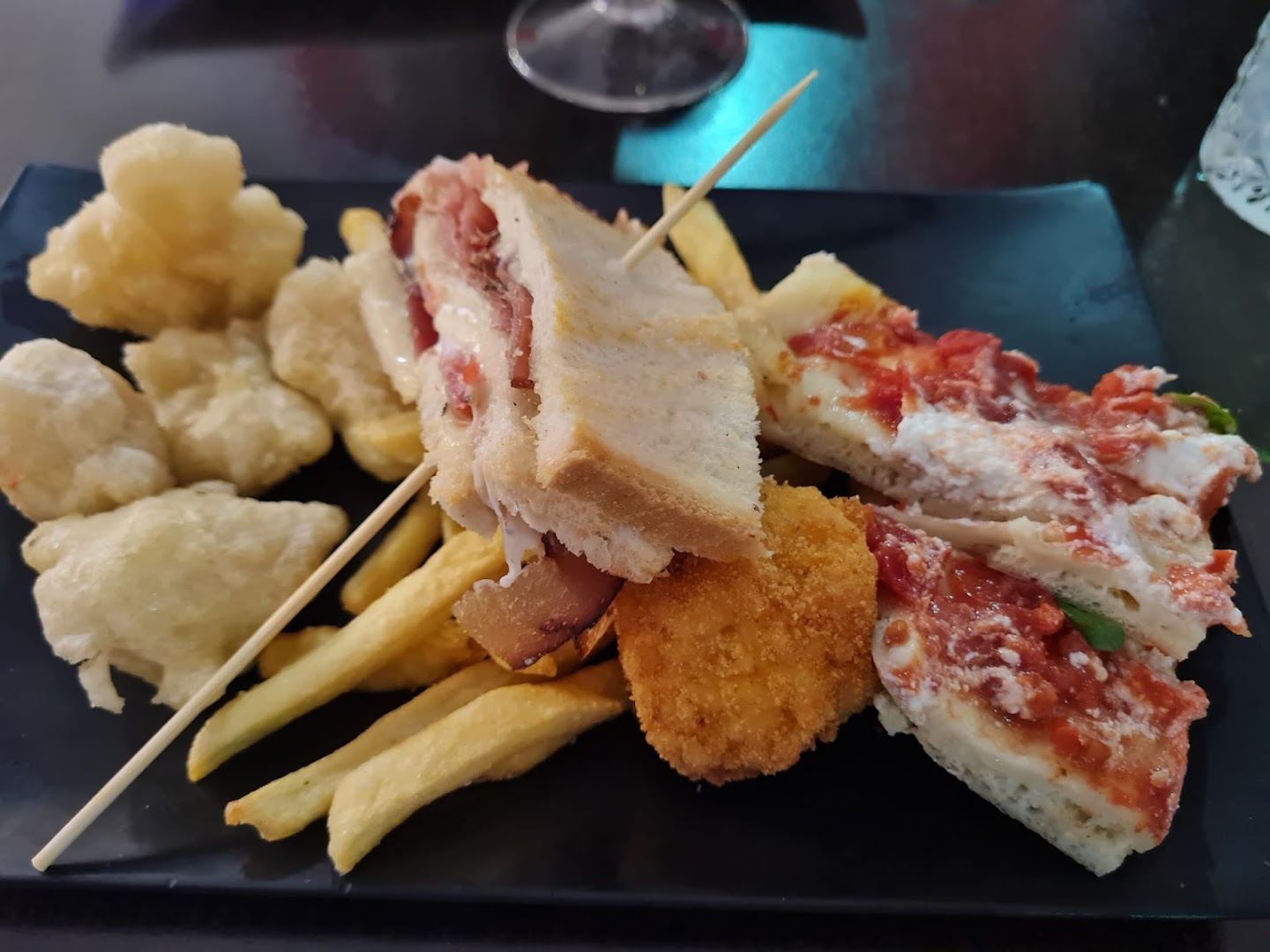 Bar Cosmo