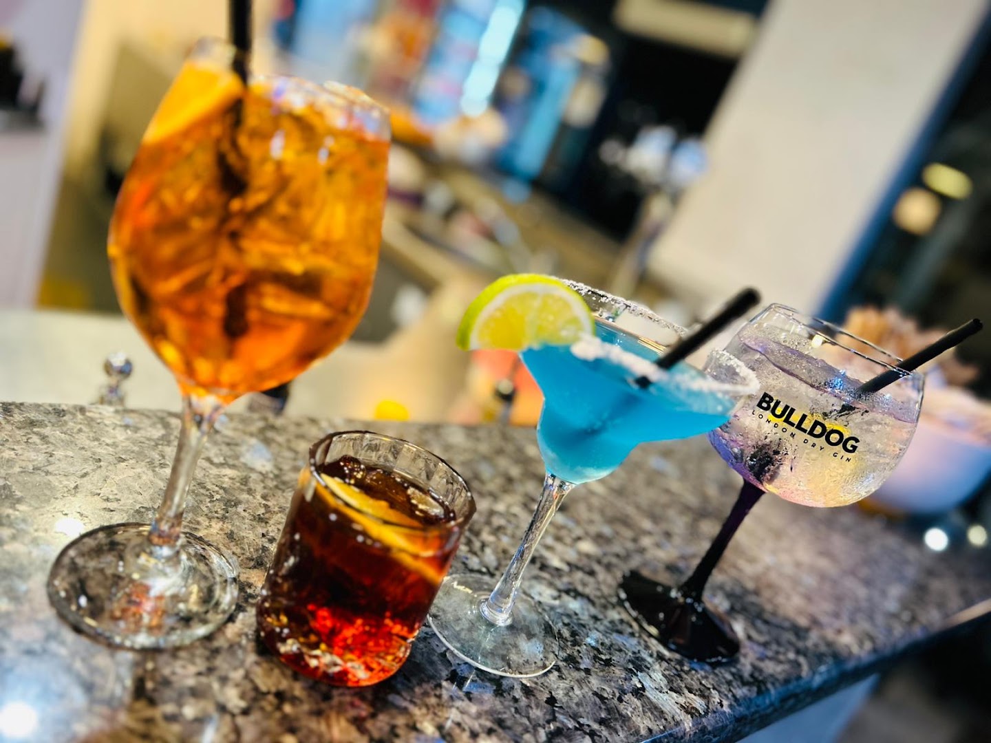 Bar Danforth | Caffetteria - Pub - Happy hour - Cocktail bar
