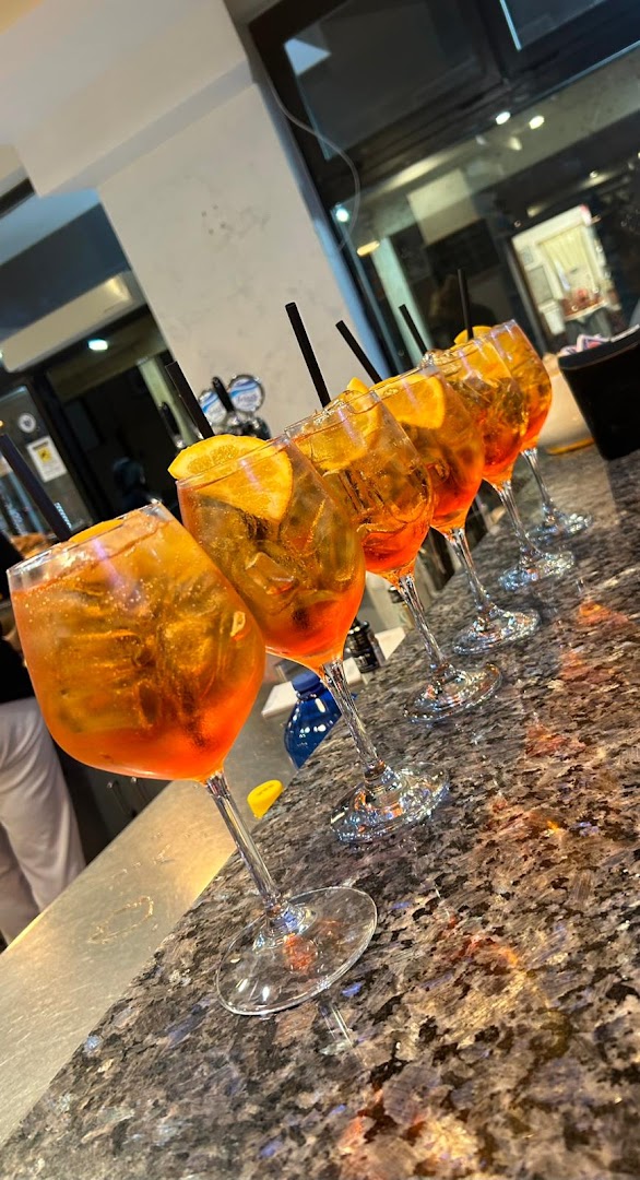 Bar Danforth | Caffetteria - Pub - Happy hour - Cocktail bar