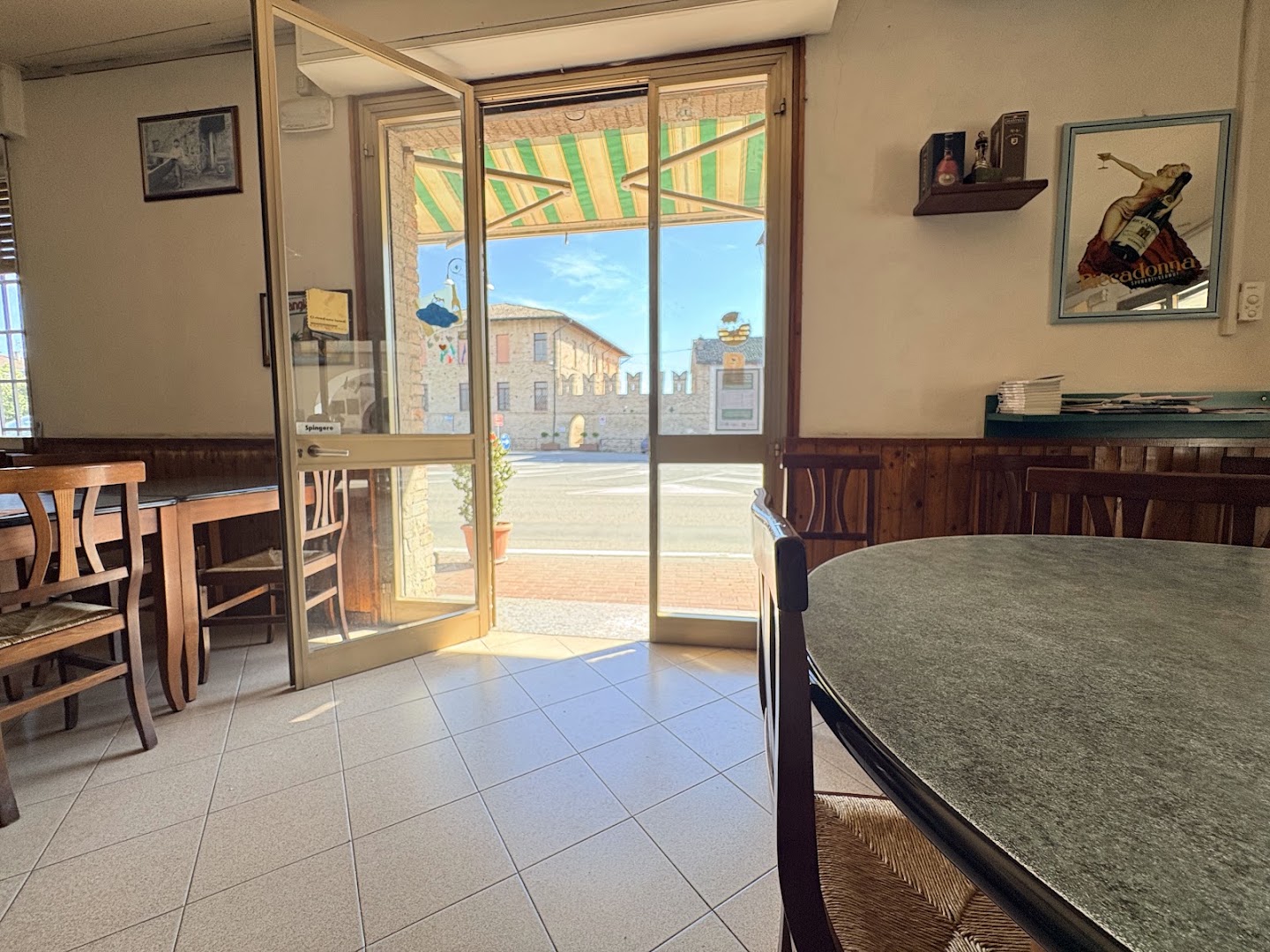 Bar di Chen, Redondesco