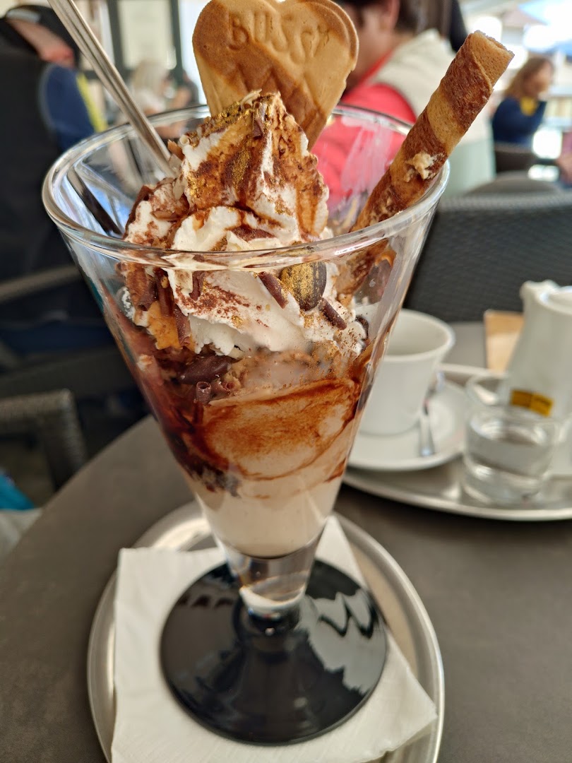 Bar Eissalon Cafe
