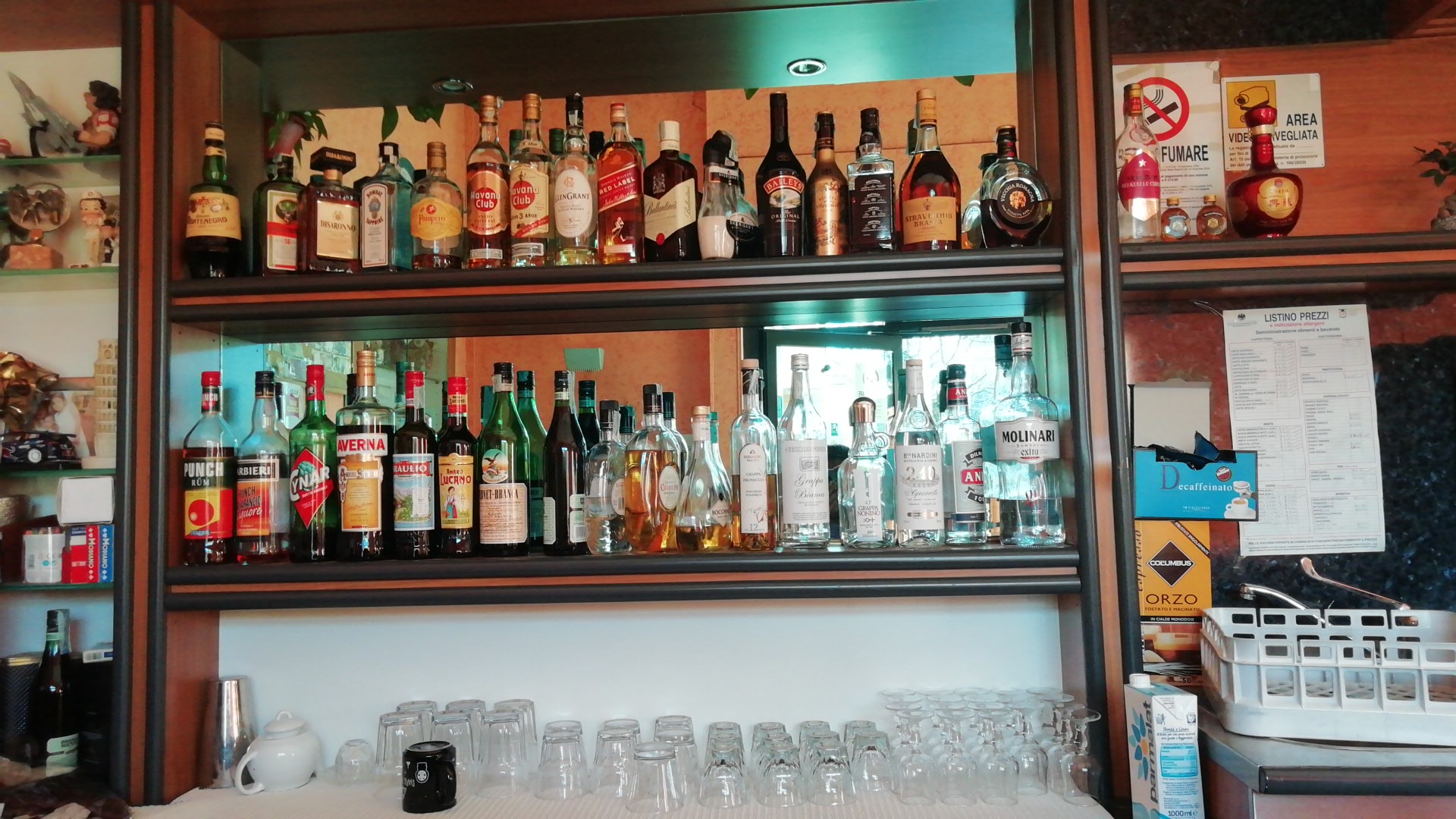 Bar Eros di Chen Aiguo, Marnate
