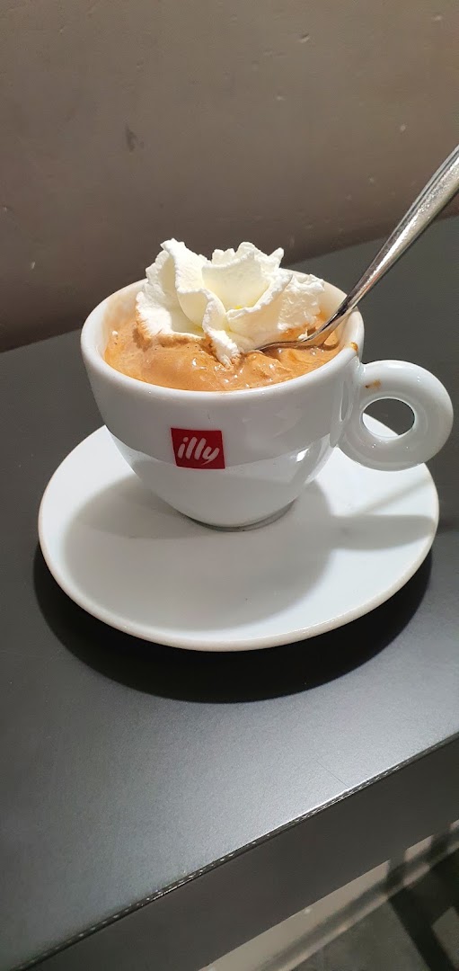 Bar Gelateria 4 + 1