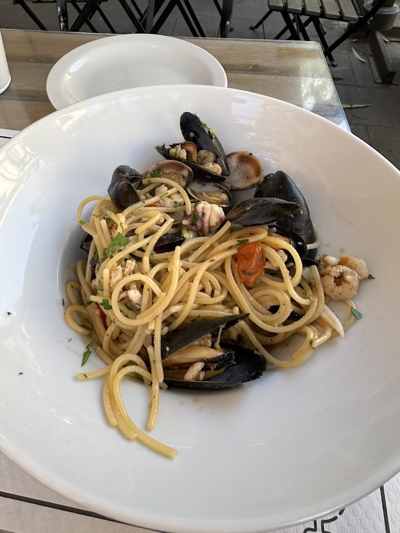 Bar gelatomania and cucinamania