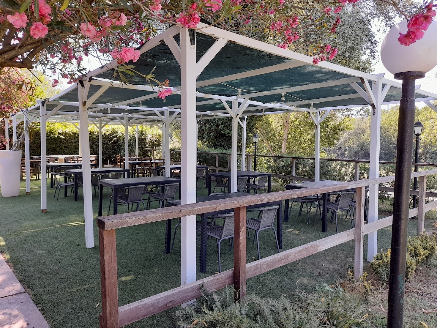 Bar & Grill La Mirage