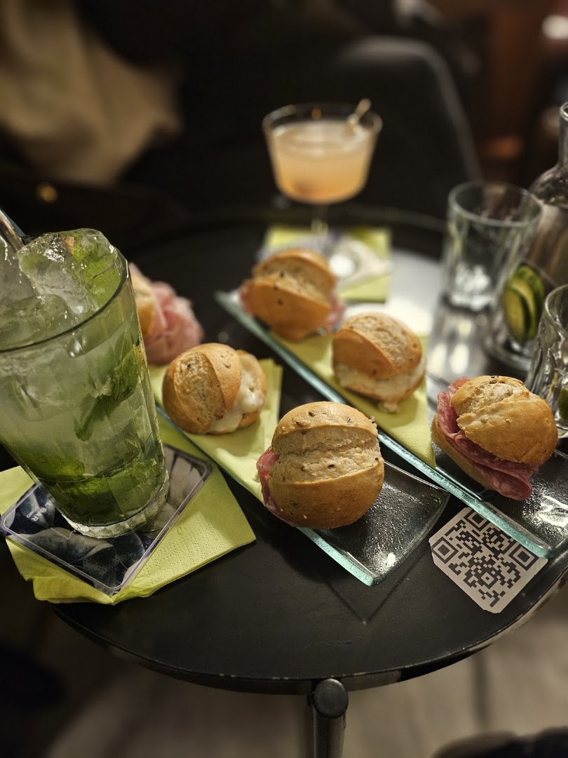Bar Hemingway, Como