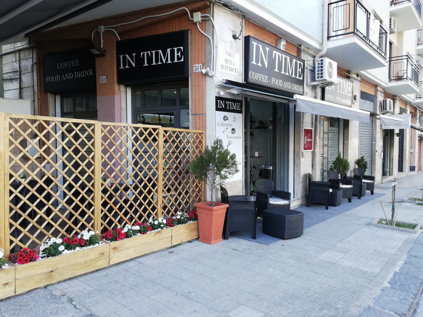 Bar In Time Coffee food and drink