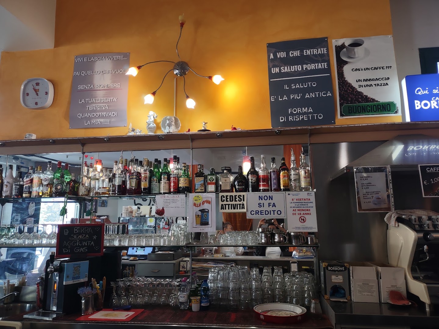 Bar Io & Lei, Asola