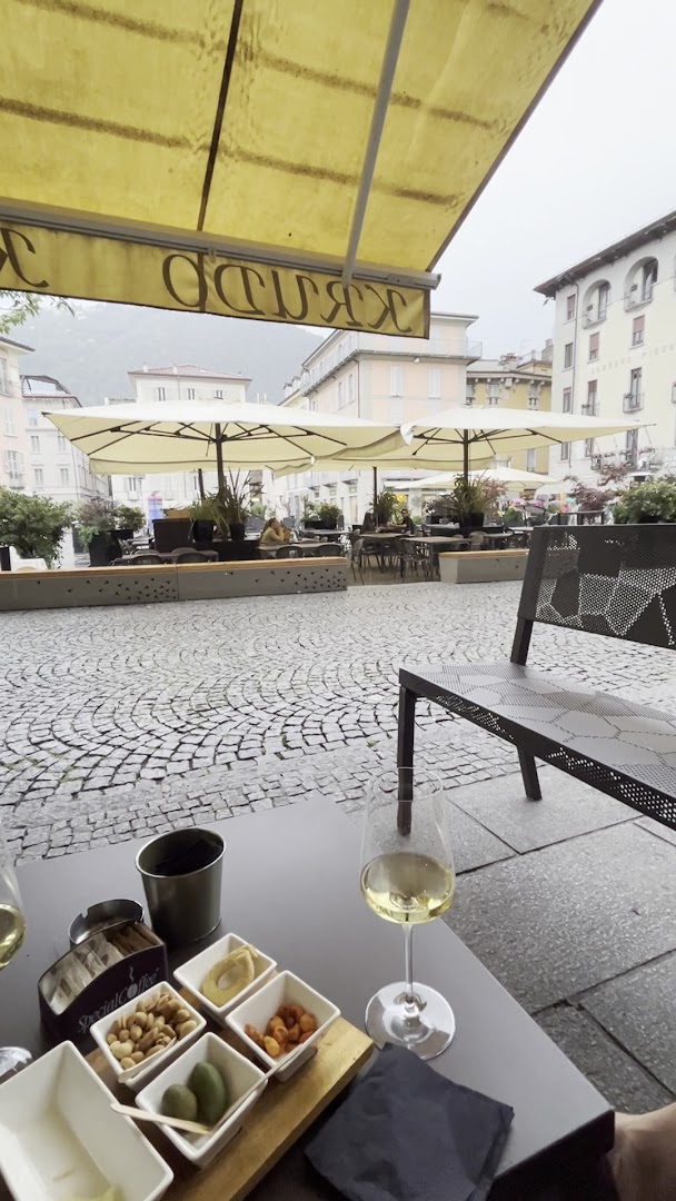 Bar Krudo, Como
