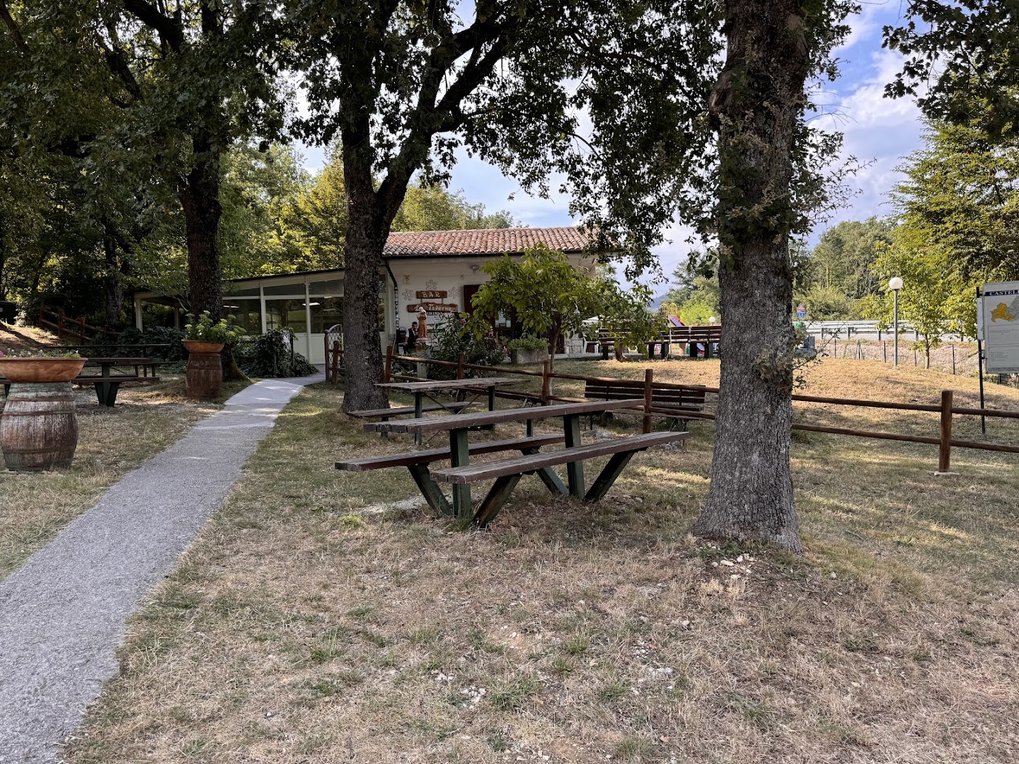 Bar La Taverna...snack bar...ristoro...gelati..panini