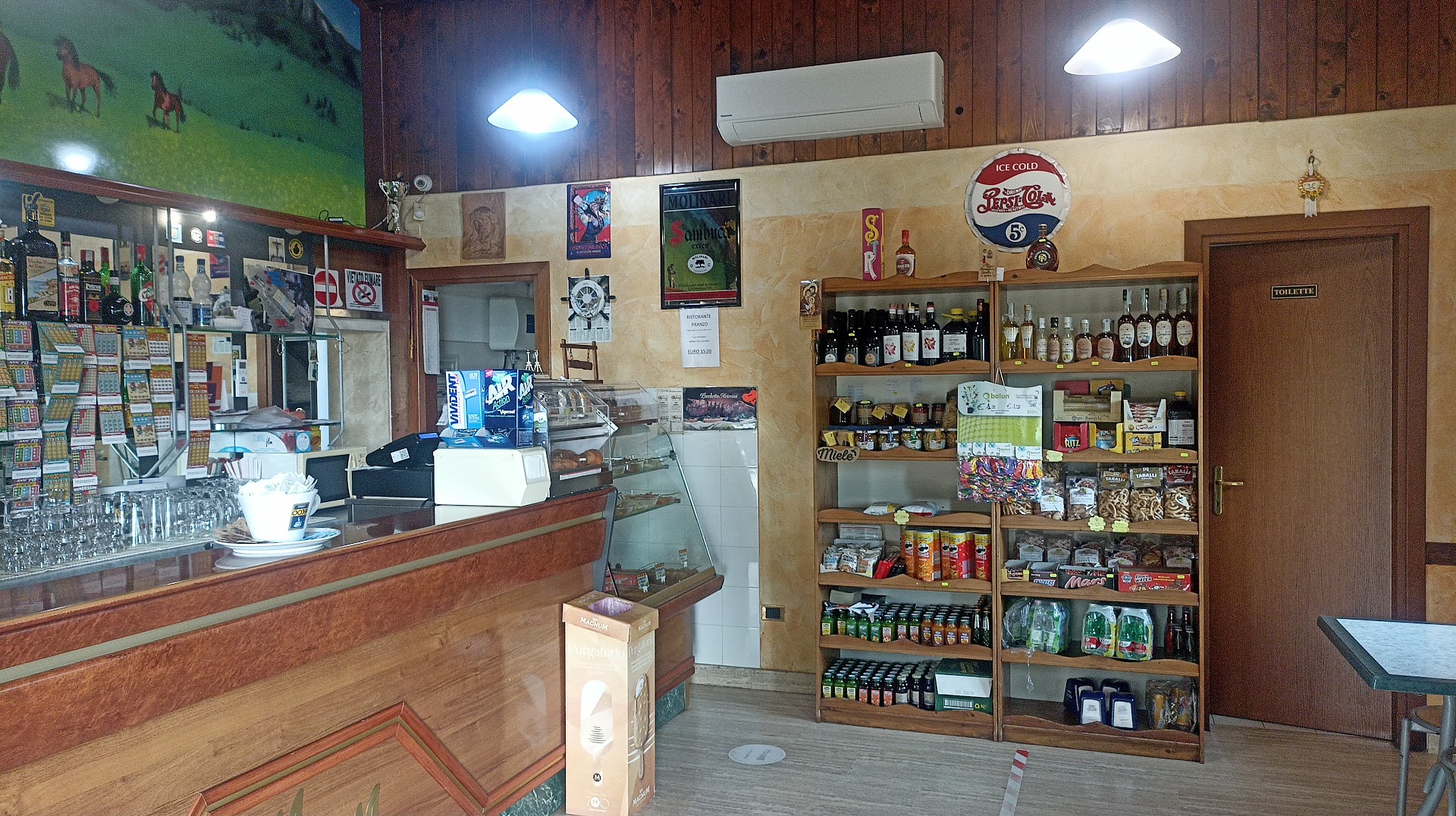 Bar La Taverna...snack bar...ristoro...gelati..panini