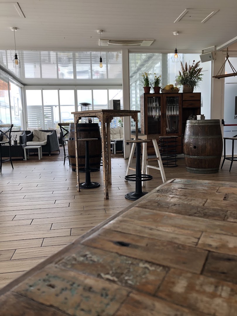 Bar "Lap Station"