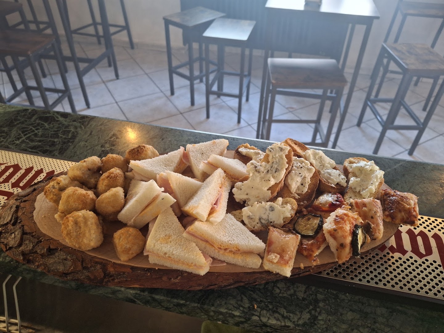 BAR LEO Vanzaghello