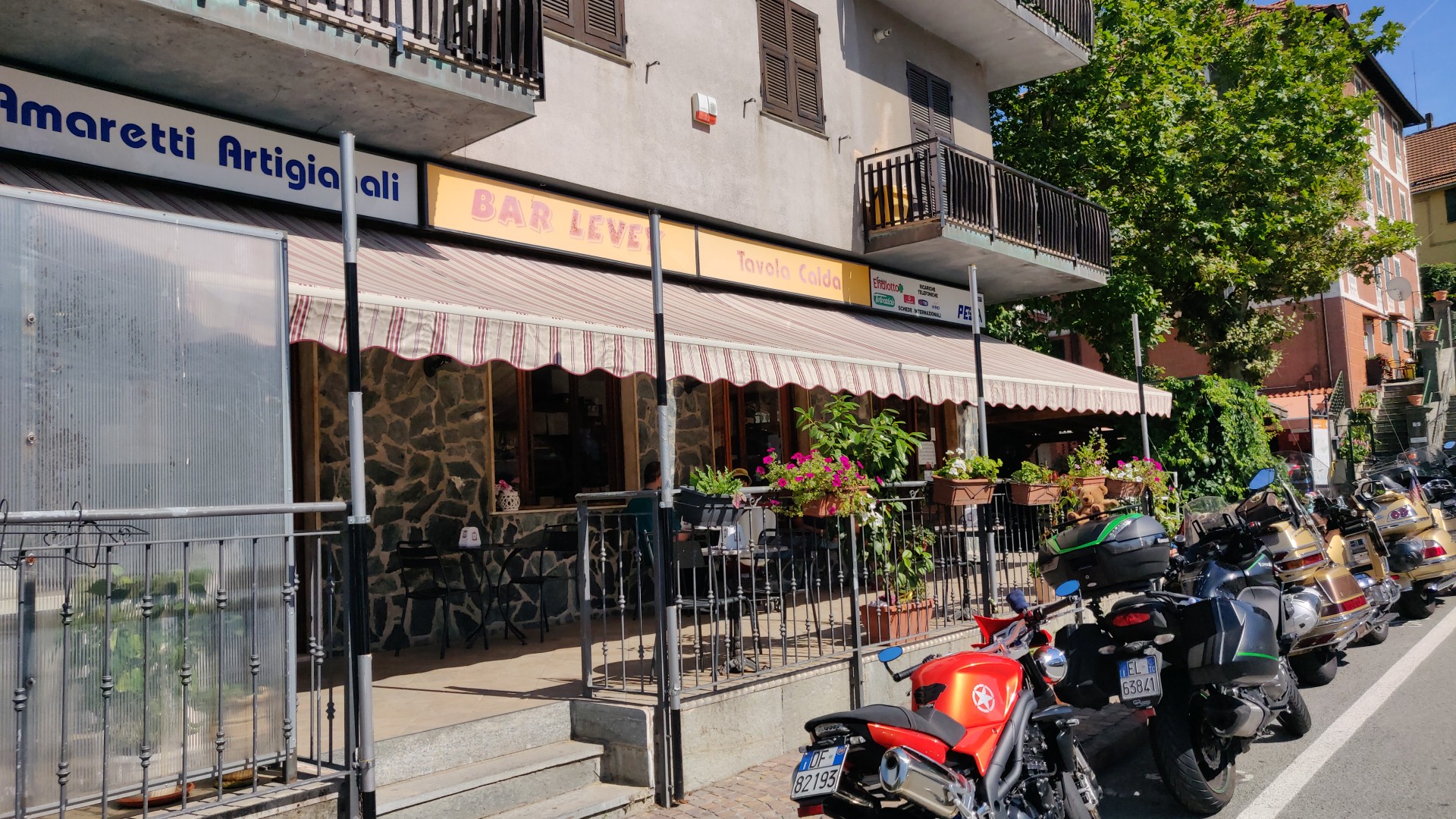 Bar Levey, Sassello