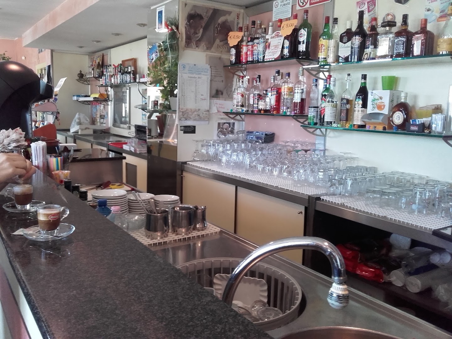 Bar LOLA