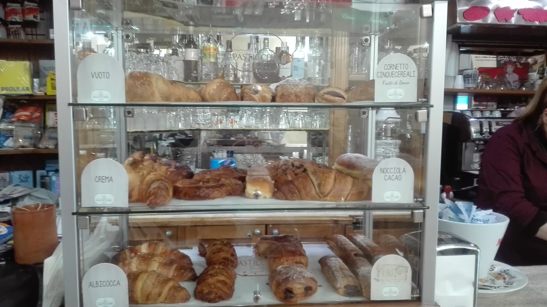 Bar Lollo Tabacchi Edicola Ric. Lotto, Sisal , Banca 5, self service 24h. Wi-Fi free