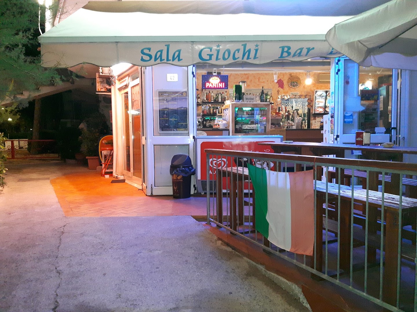Bar Lucia sala giochi **Drink & Food**