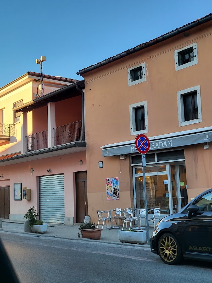 Bar Makadam, Trieste